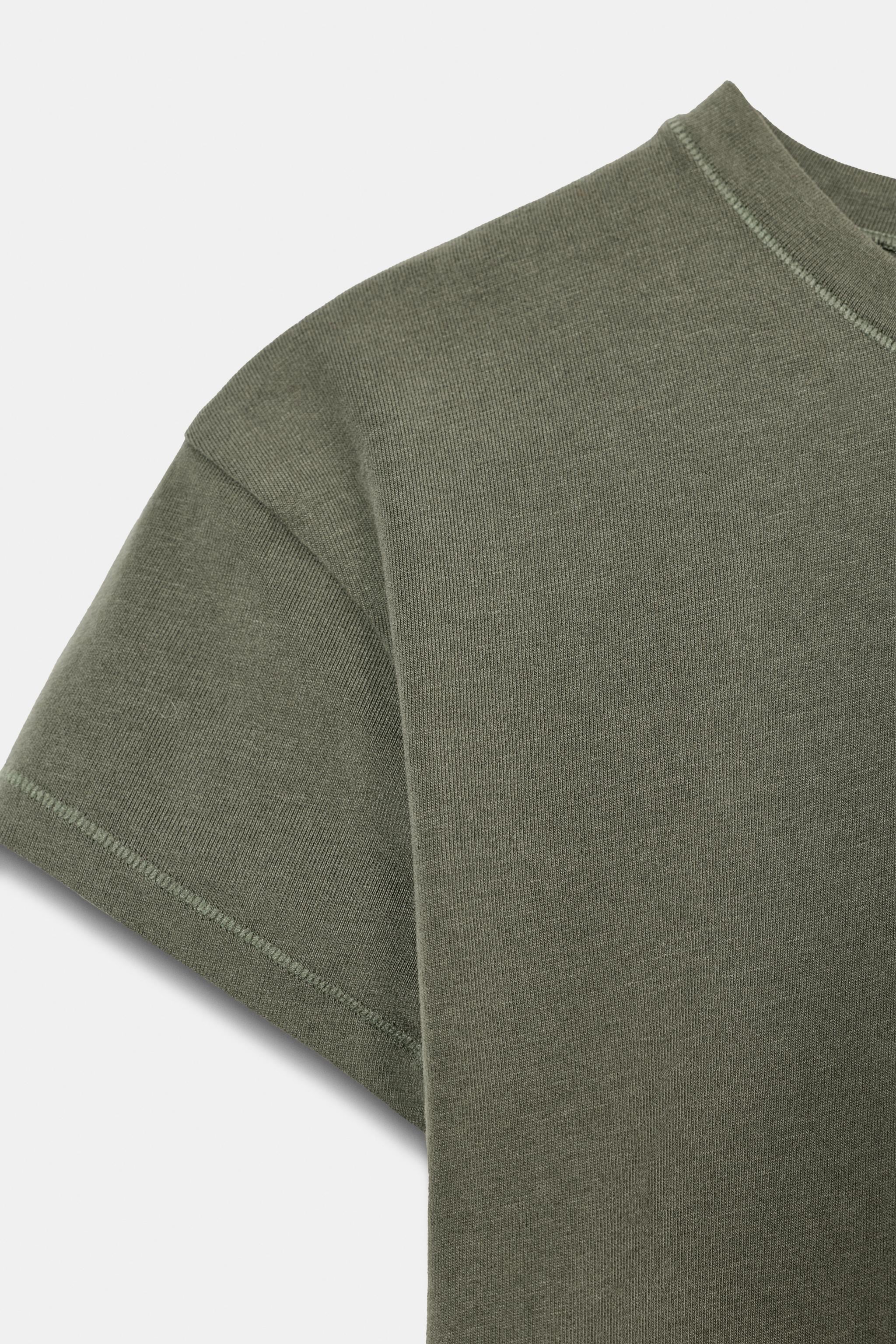 T-SHIRT AJUSTÉ À MANCHES COURTES